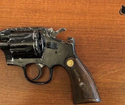 Roma. Prende a calci e pugni la moglie, arrestato marito violento, aveva anche una pistola con matricola abrasa
