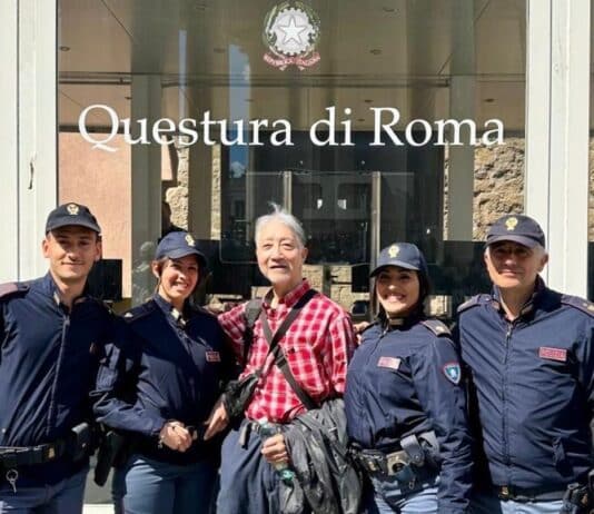 Anziano perde l’orientamento in Vaticano. Riabbraccia i suoi compagni di viaggio grazie alla Polizia