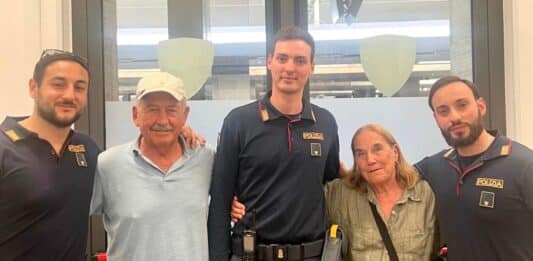 Turista argentina derubata sulla metro A, recupera il portafogli grazie alla Polizia
