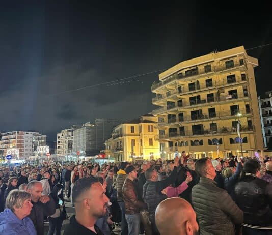 Successo a Nettuno del concerto in piazza di Marco Mingardi e la Lorenza marmo Band.