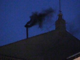 Nasi all’insù a San Pietro: la prima fumata è nera