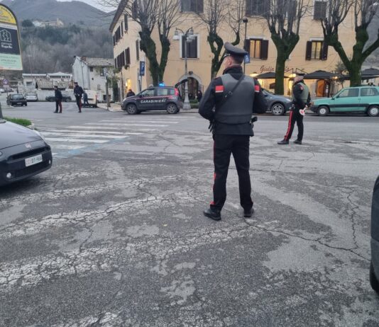 Molesta i passanti e aggredisce i carabinieri, arrestato 43enne ad Agosta