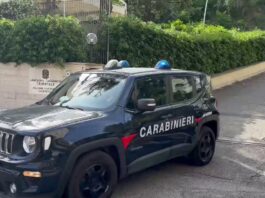 Roma, aggredito in strada con una bottiglia e rapinato. Arrestato 25enne