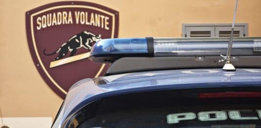 Insulti, minacce e botte al marito. Moglie gelosa e violenta arrestata a Roma