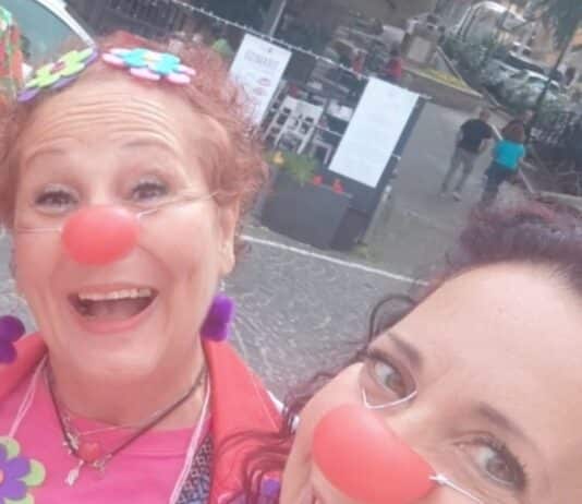 Milìta e Sorriset le clown di corsia che distribuiscono sorrisi ai più fragili