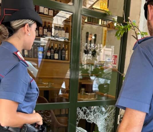 Vini pregiati rubati dai ristoranti del centro. Arrestato lo “spaccavetrine” notturno