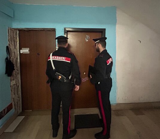 Nettuno, tenta di liberarsi dalla droga alla vista dei Carabinieri. Arrestato 31enne