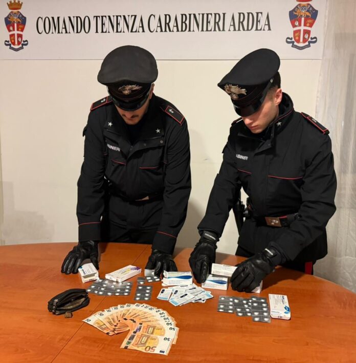ANZIO - La droga e i farmaci oppioidi sequestrati dai Carabinieri (1)