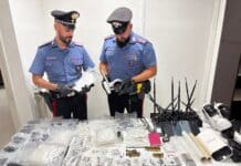 Nettuno, scoperta una centrale dello spaccio, sequestrati crack, cocaina, hascisc e proiettilik