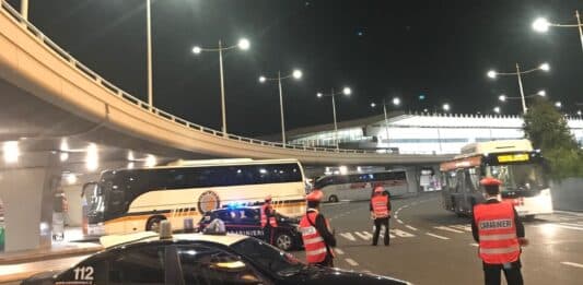 Carabinieri aeroporto Fiumicino, multe e daspo per 32 tassisti abusivi