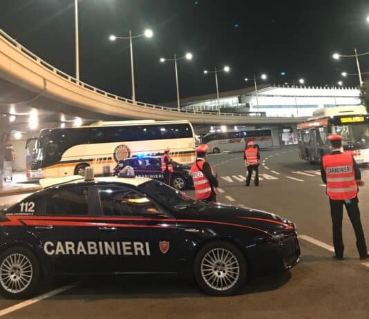 Carabinieri aeroporto Fiumicino, multe e daspo per 32 tassisti abusivi