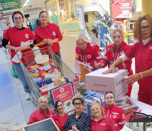 Anzio, “Un carrello pieno di solidarietà”, tanti gli alimenti raccolti dai volontari della Croce Rossa