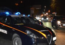 Roma, aggredisce i Carabinieri dopo aver disturbato i clienti di un bar. Arrestata