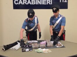 Pomezia, i Carabinieri sequestrano 5 kg di hashish nascosti in un garage