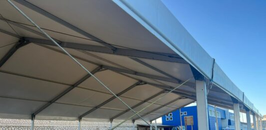 Al via “Sapore di mare”, coinvolte anche tre cantine locali. Successo per le degustazioni, stop alle prenotazioni