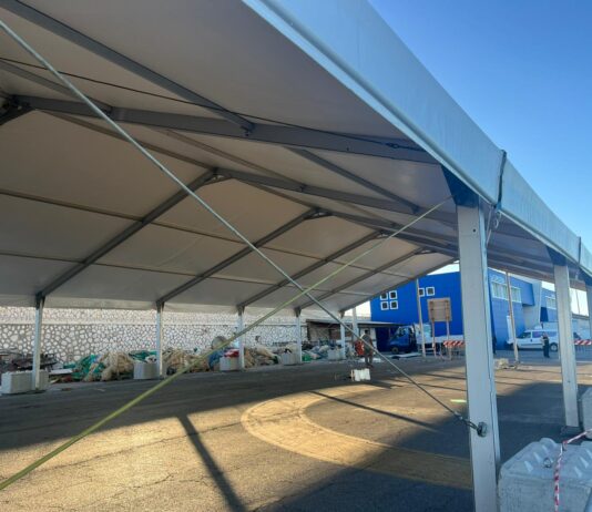 Al via “Sapore di mare”, coinvolte anche tre cantine locali. Successo per le degustazioni, stop alle prenotazioni