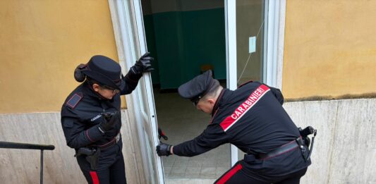 Furto in una scuola di Roma, arrestati un uomo e una donna