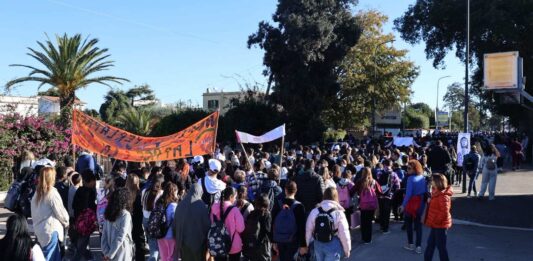 “Non è bello ciò che è bellico ma è bello ciò che è pace”, in 1000 alla Marcia per la Pace a Lavinio