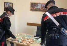 Roma, ruba il bancomat ad un 87enne e preleva 2000 euro. In manette 42enne