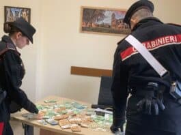 Roma, ruba il bancomat ad un 87enne e preleva 2000 euro. In manette 42enne