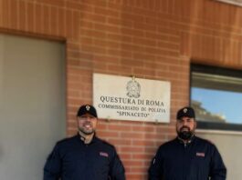 Spinaceto, tra fumo e fiamme due agenti della Polizia salvano la vita a un anziana in pericolo