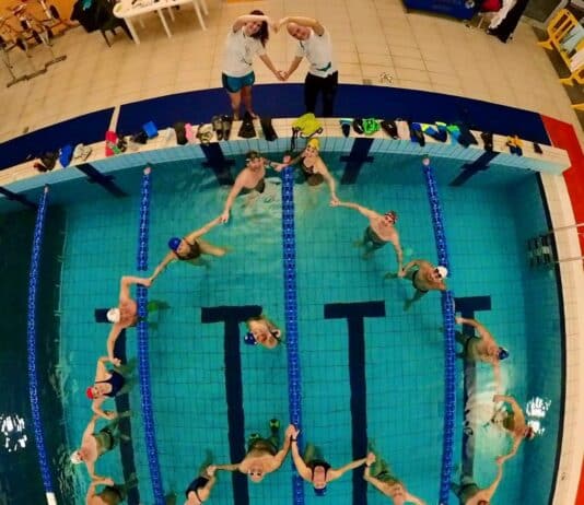 Un tuffo di solidarietà: maratona di nuoto per i bambini coraggiosi