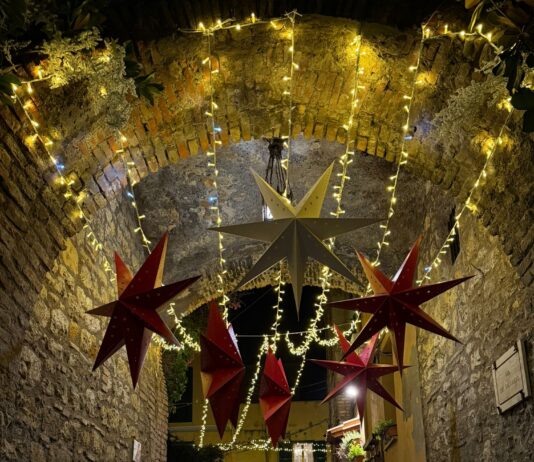 Quando il Borgo Medievale si accende: a Nettuno il Natale illumina la storia