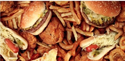 Cibi ultra-processati, San Francisco fa causa a Coca-Cola, Nestlé e Kellogg’s: “Responsabili di una crisi sanitaria”