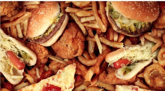 Cibi ultra-processati, San Francisco fa causa a Coca-Cola, Nestlé e Kellogg’s: “Responsabili di una crisi sanitaria”