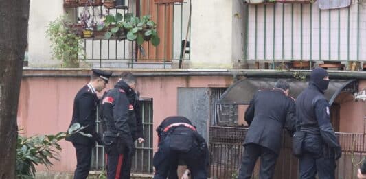 Roma, Al Quarticciolo i Carabinieri arrestano 13 spacciatori e sequestrano 800 dosi di cocaina e crack
