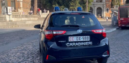 Roma, due coppie di borseggiatori aggrediscono i Carabinieri, refurtiva recuperata e due arresti