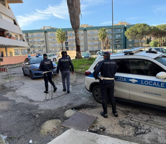 Anzio, corso Italia , controlli di sicurezza congiunti degli agenti di Polizia e Polizia locale