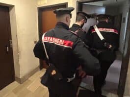 Tor Bella Monaca, aggredisce la compagna e la minaccia con un coltello. Arrestato 37enne