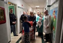 Velletri, doni ai bimbi ricoverati. La Polizia in visita all’ospedale