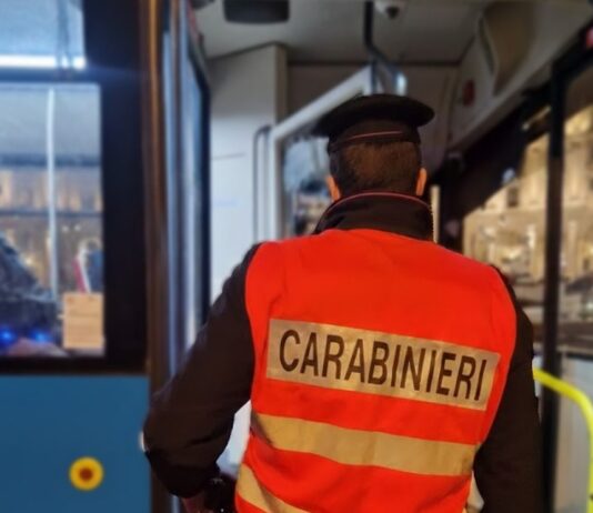 Frascati, sasso lanciato da ignoti infrange vetro di un bus. Si indaga