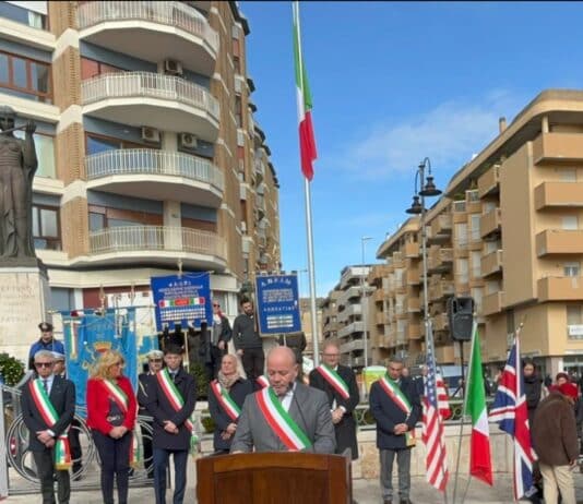 Il discorso del sindaco Nicola Burrini alla cerimonia istituzionale per l’82° anniversario dello Sbarco alleato