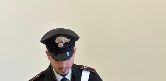 Roma, sospetto in auto e perquisito a casa, 22enne romano nascondeva 4 kg di droga e orologi Rolex