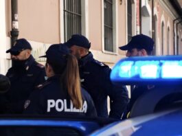 Roma, scoperta officina del riciclaggio. Smontavano auto rubate per il mercato nero