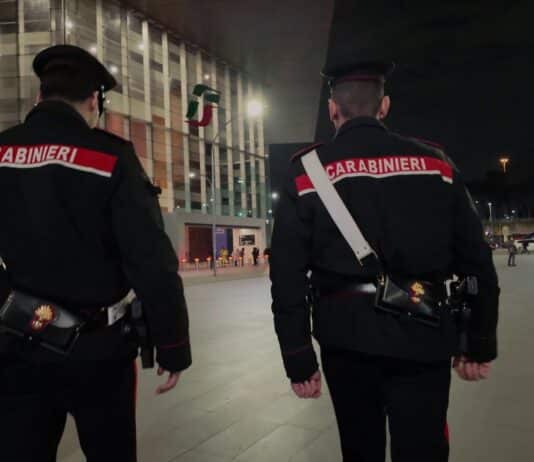 Roma, tenta di fare fuoco a un clochard dopo una lite. Fermato l’aggressore