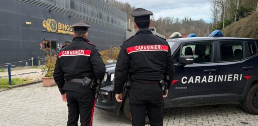 Valmontone, lascia il cane chiuso in auto per andare in sala giochi. Denunciato