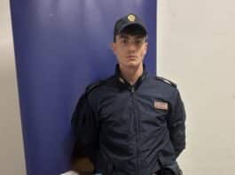 Blitz della Polizia nel fortino di Santa Palomba: arrestata donna, in casa aveva 250 dosi di cocaina