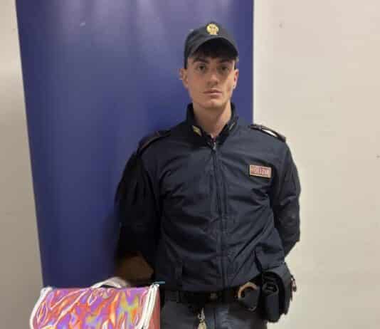 Blitz della Polizia nel fortino di Santa Palomba: arrestata donna, in casa aveva 250 dosi di cocaina