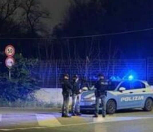 Roma, ladri fuggono all’alt della polizia e si scontramo con un’altra vettura: morte tre persone