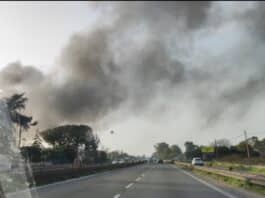 Incendio di materiale plastico tra Aprilia e Campoverde