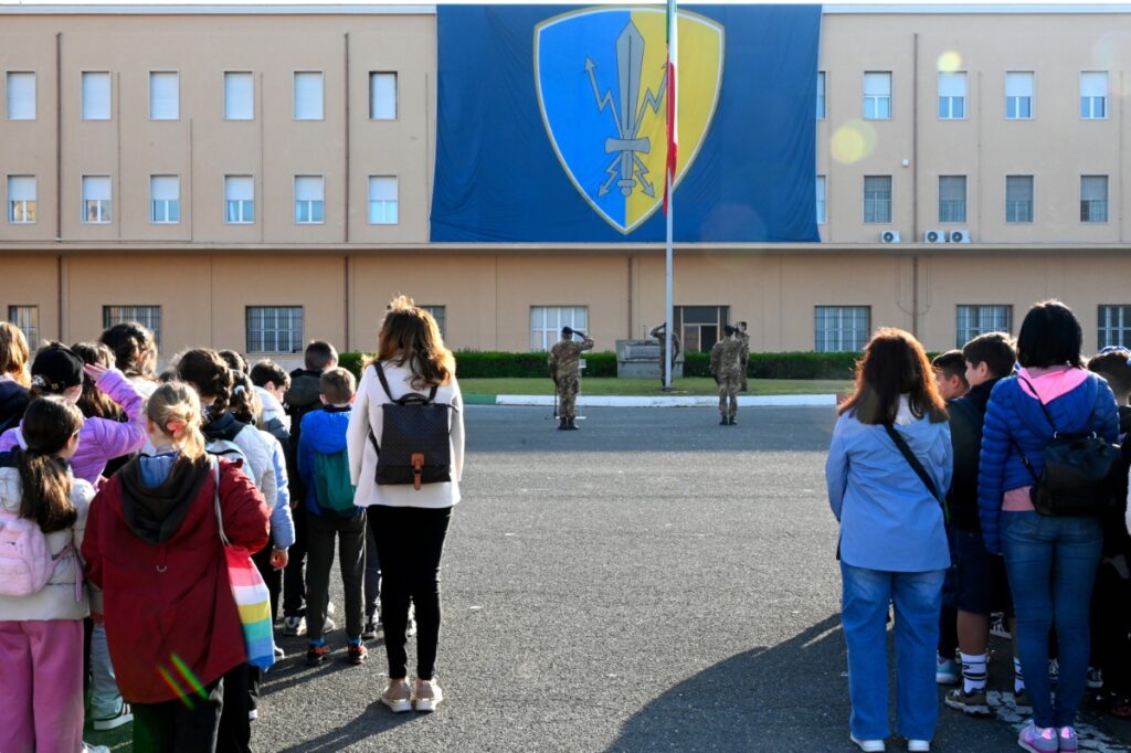 Gli alunni dell’I.C. Anzio 1 hanno partecipato alla cerimonia dell’Alzabandiera 2