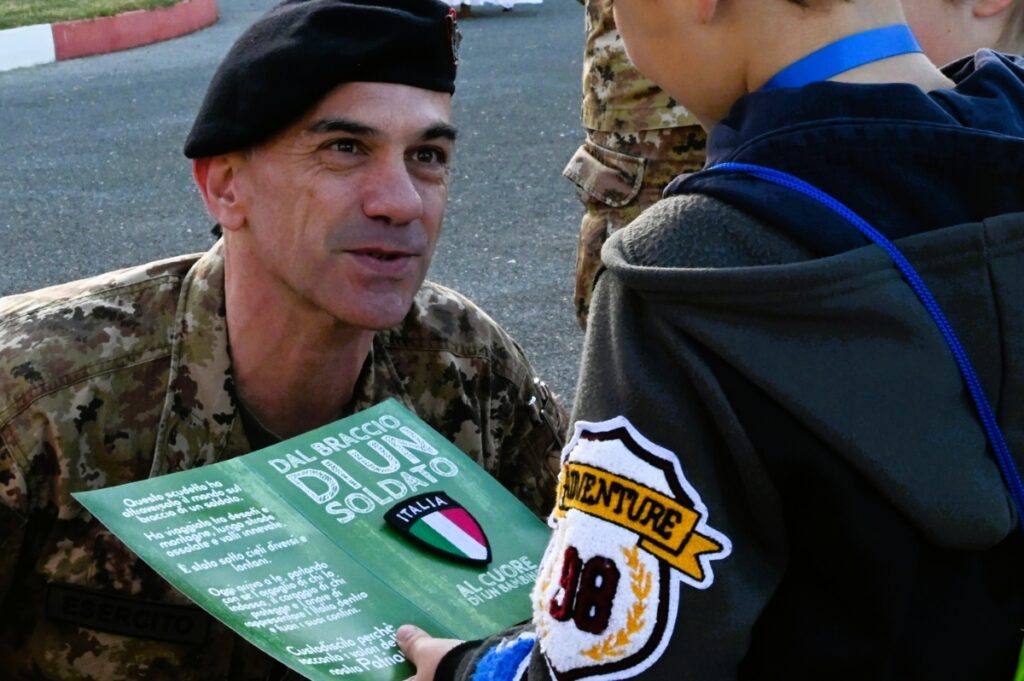 Gli alunni dell’I.C. Anzio 1 hanno partecipato alla cerimonia dell’Alzabandiera 5