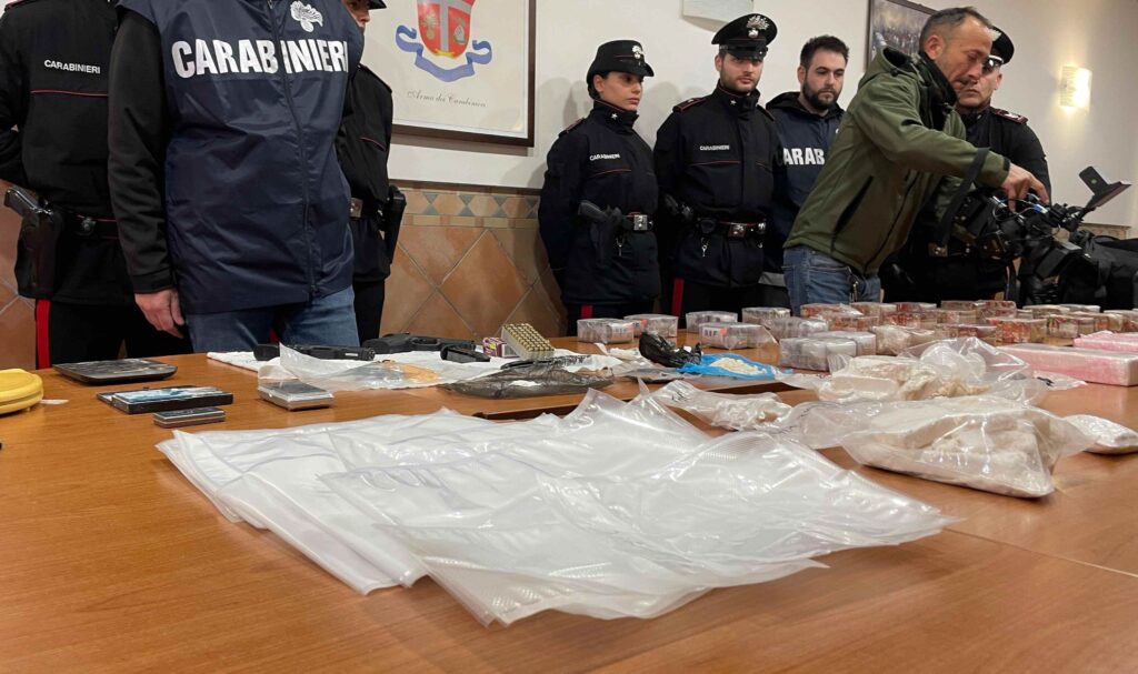 Roma: 13 arresti per porto d'armi, traffico di stupefacenti, tentato omicidio 1