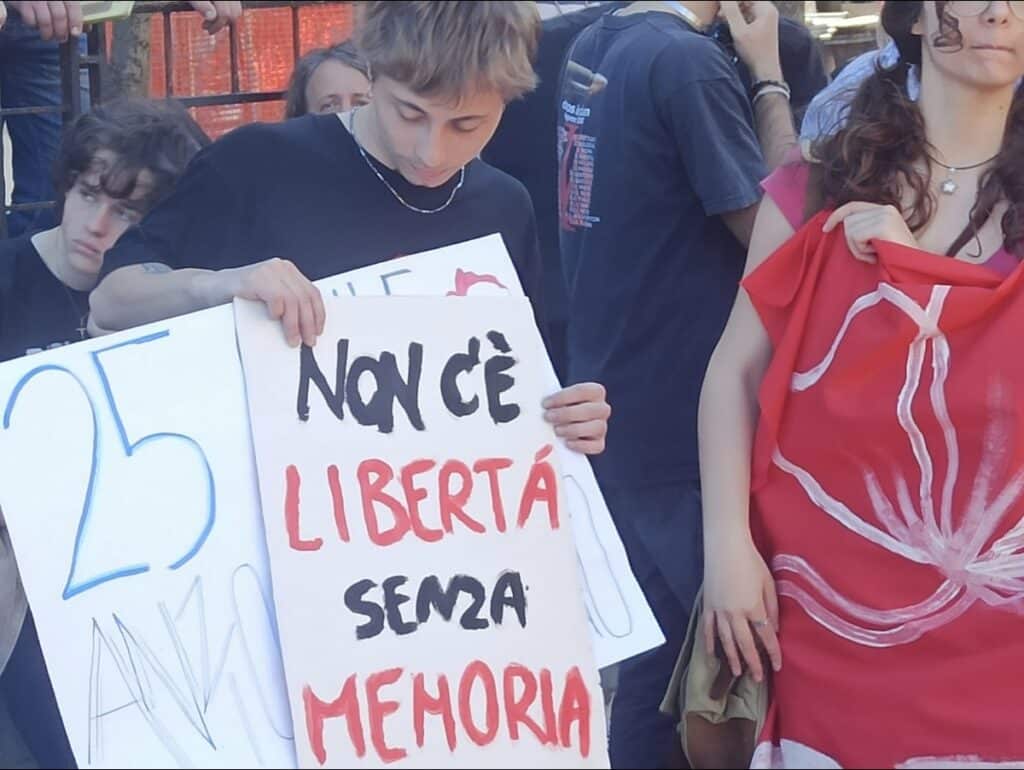 In tanti al corteo da Nettuno ad Anzio per la Festa della Liberazione 2