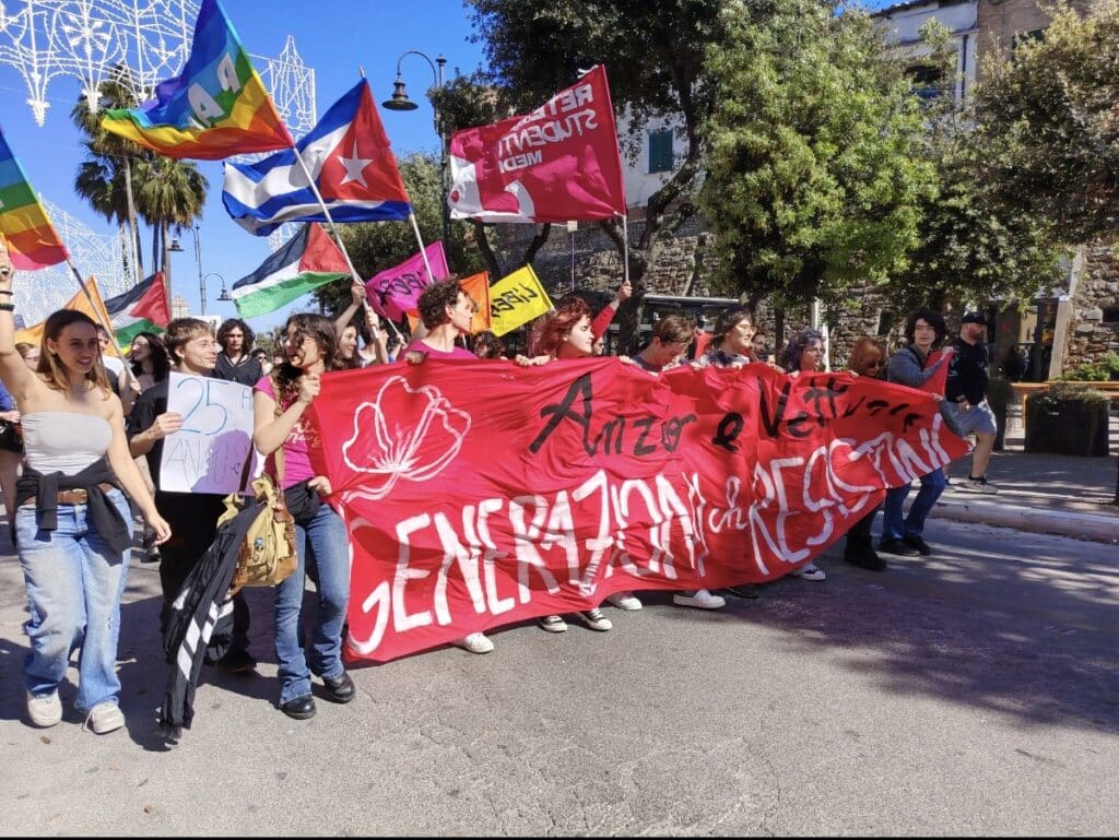 In tanti al corteo da Nettuno ad Anzio per la Festa della Liberazione 1