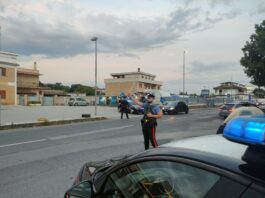 Tor San Lorenzo, tenta di rubare elettrodomestici e aggredisce un dipendente. Arrestato dai carabinieri